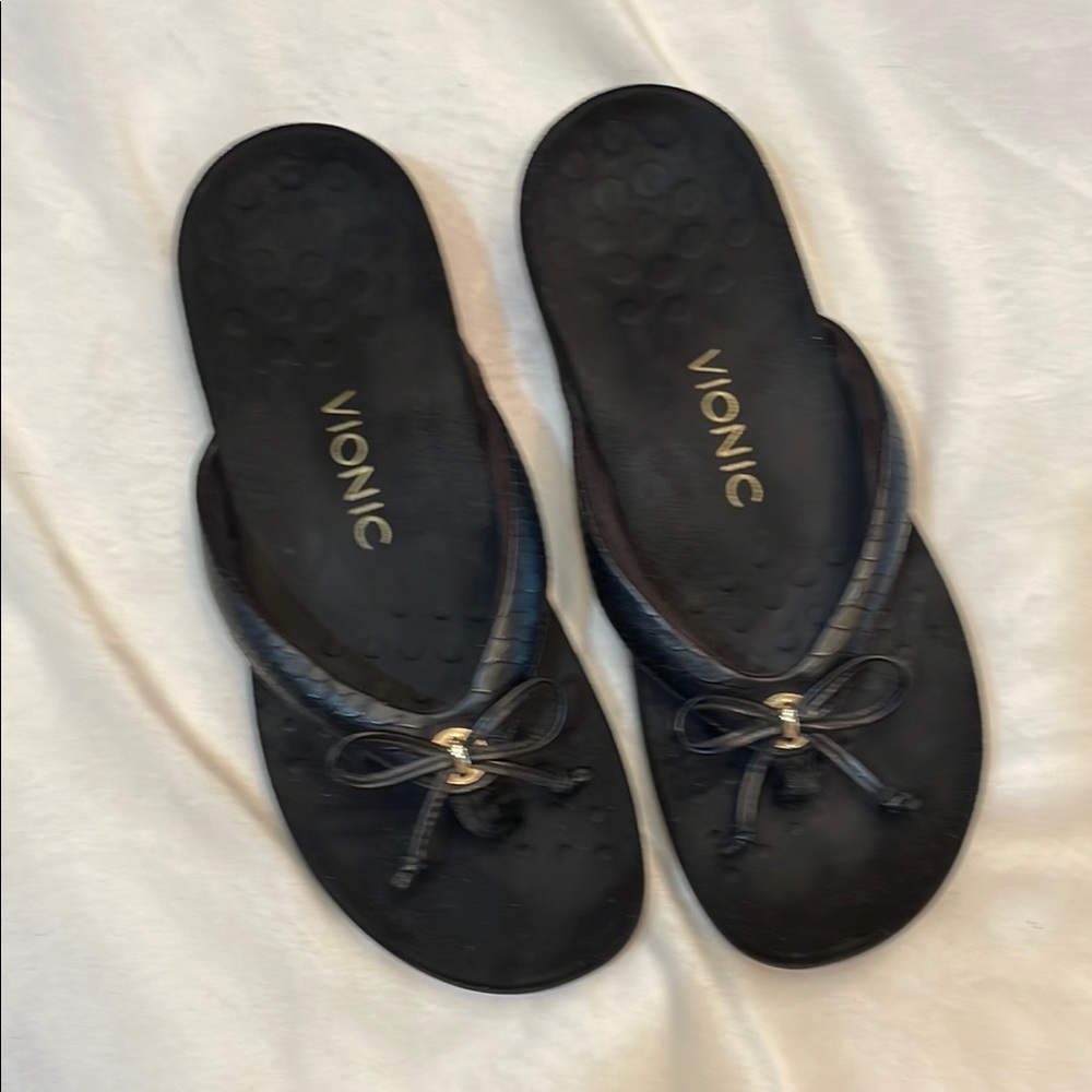 Vionic Women's Black Podiatrist Designed Slide In Sandals. Good Condition. 10".